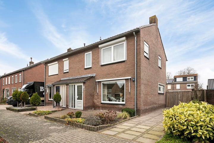 Heemstedesingel 5 in Bunschoten-Spakenburg foto
