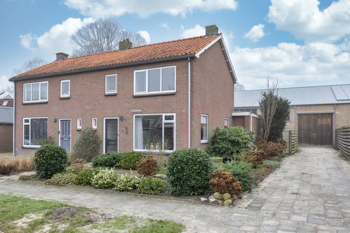 Heemstrastraat 3 in Sint Nicolaasga foto