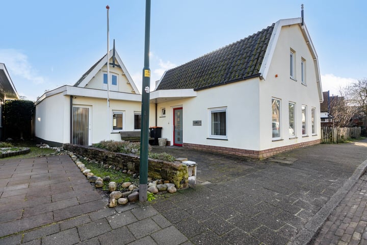 Heerenweg 174 in Heiloo foto