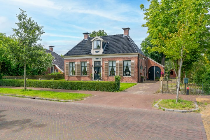 Heereweg 37 in Aduard foto