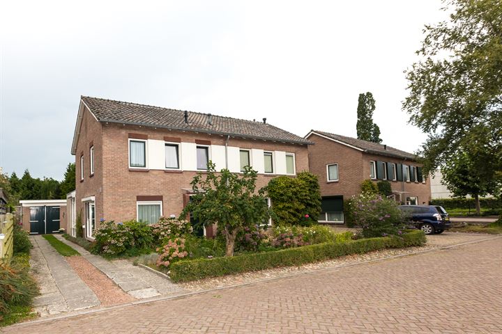 Heidelaan 1 in Emmen foto