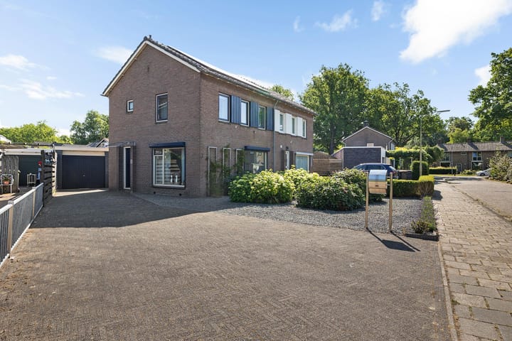 Heidelaan 4 in Emmen foto