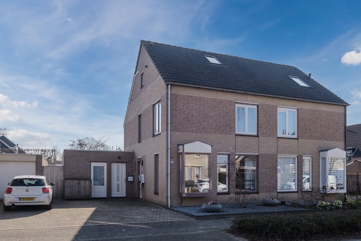 Heilig Kruisgildelaan 25 in Nuenen foto