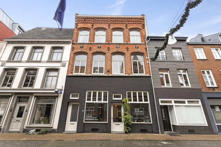 Heilige Geeststraat 14 in Roermond foto