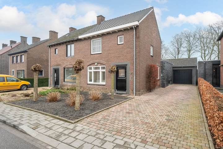 Heistraat 81 in Einighausen foto