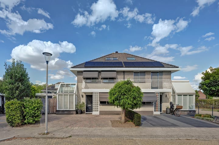 Helen Parkhurstweg 4 in Oud-Beijerland foto