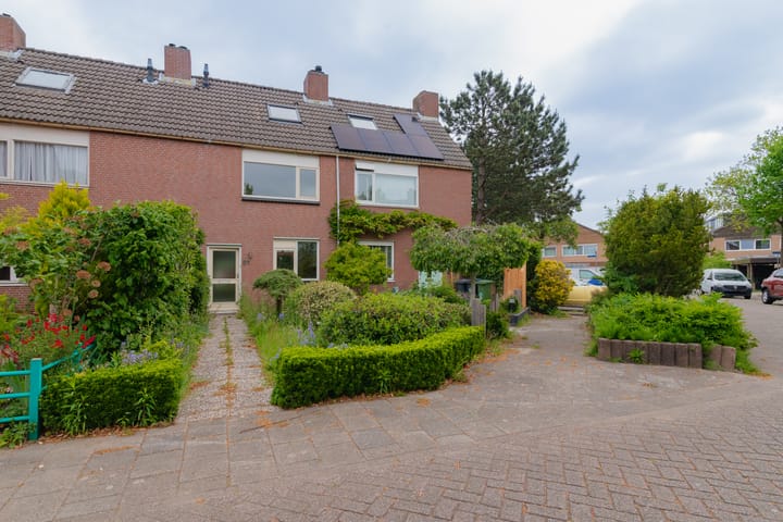 Heliotroop 81 in 's-Gravenzande foto