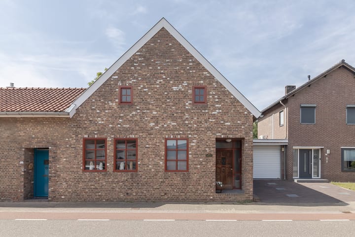 Hellebroek 67 in Nuth
