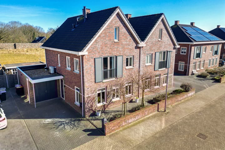 Hemrikkwartier 170 in Emmen foto