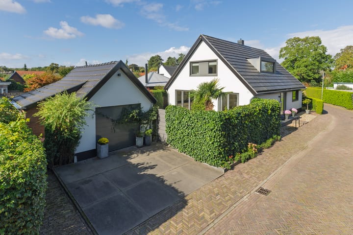 Hendrik Valkenburglaantje 8 in Laren foto