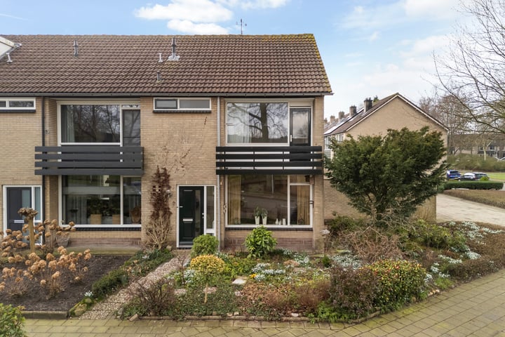 Henri Dunantlaan 2 in Barneveld foto