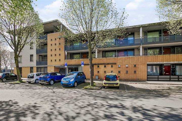 Henriëtte Roland Holstlaan 45 in Hoofddorp foto