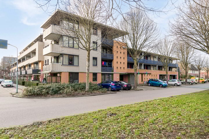 Henriëtte Roland Holstlaan 85 in Hoofddorp foto