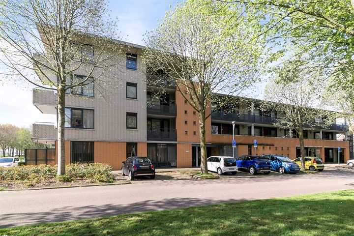Henriëtte Roland Holstlaan 89 in Hoofddorp foto