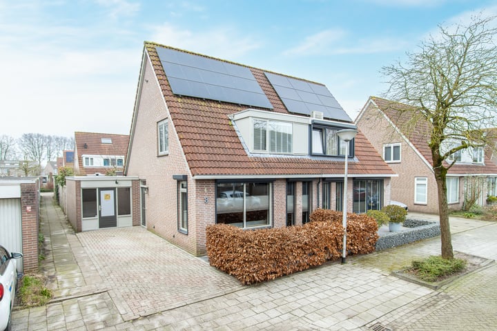 Henriëtte Roland Holststraat 8 in Waalwijk foto