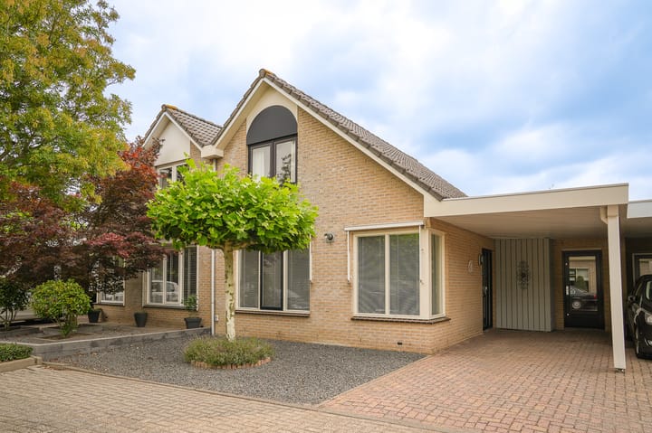 Henry Dunantstraat 16 in Beneden-Leeuwen foto