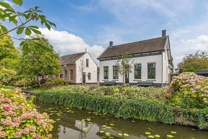 Herengracht 11 in Drimmelen foto