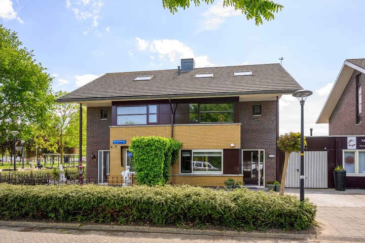 Herfststraat 2 in Almere