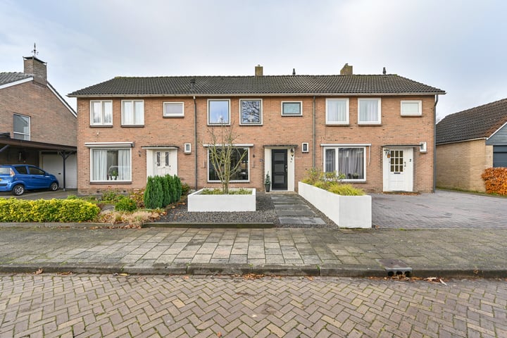 Herman Bavinckstraat 4 in Hoogeveen foto