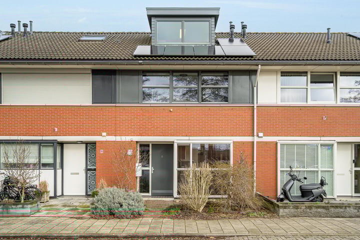 Herman de Manhove 84 in Nieuwegein foto