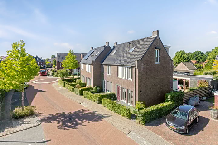 Herman de Ruijterstraat 12 in Poederoijen
