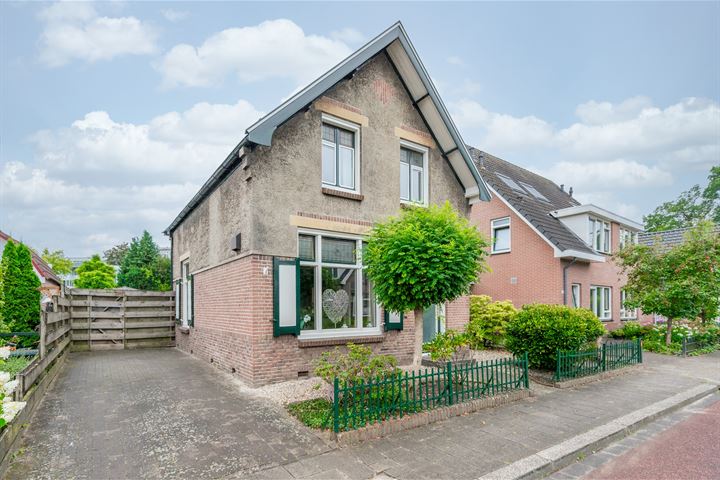 Hertenlaan 27 in Apeldoorn foto