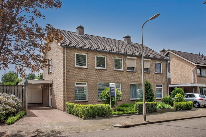 Het Loo 27 in Almelo foto