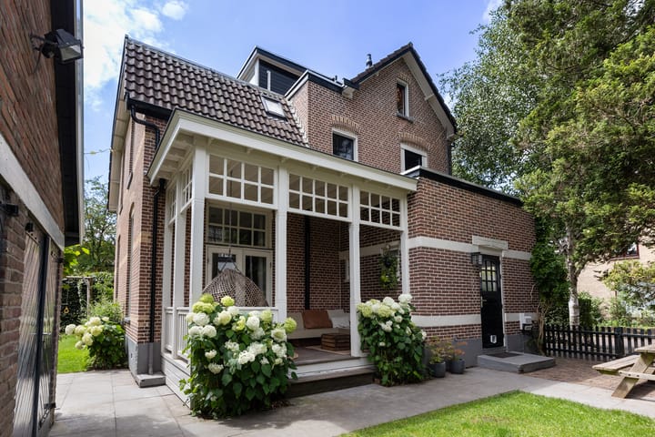 Heuvellaan 15 in Apeldoorn foto