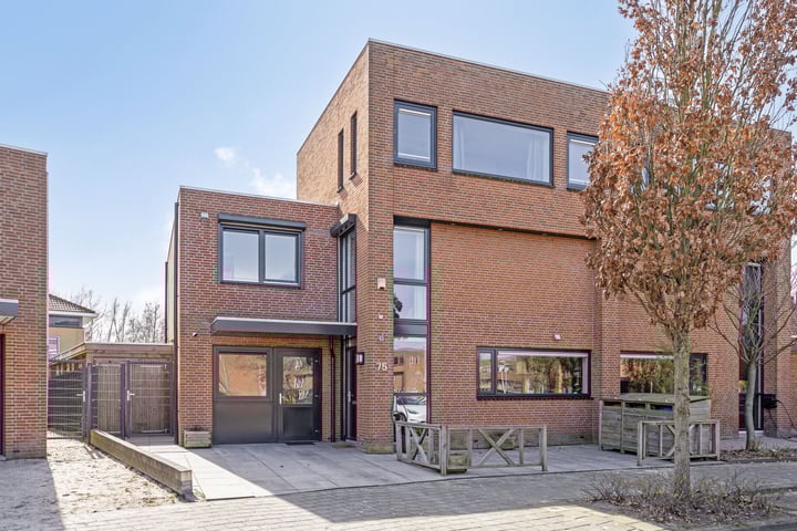 Heuvelsteijn 75 in Rhoon foto
