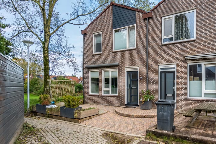 Hiddemaheerd 53 in Groningen foto