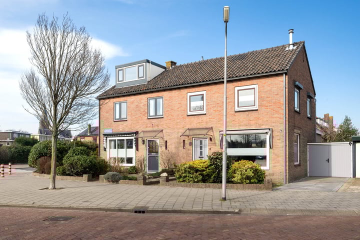 Hiëronymus van Alphenlaan 1 in Driehuis NH