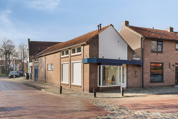 Hilstraat 1 in Oude-Tonge foto