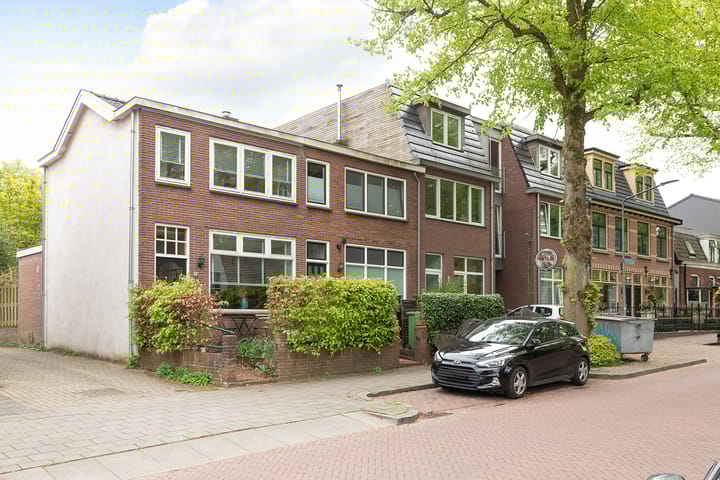 Hilvertsweg 11 in Hilversum foto