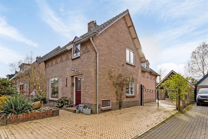 Hobbemalaan 74 in Apeldoorn foto