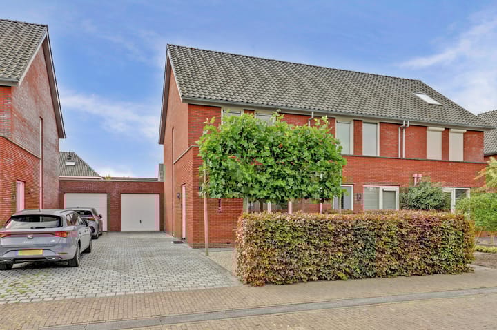 Foto van woning Hoefbladstraat 64, Heinkenszand