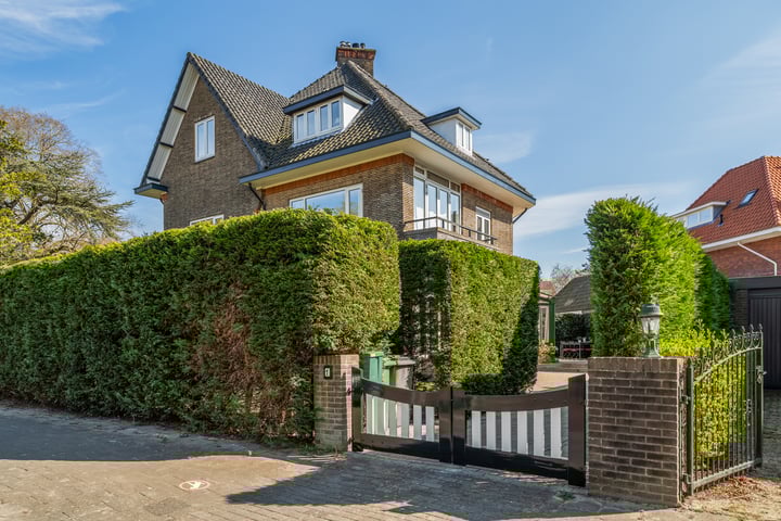 Hoflaan 1 in Wassenaar foto