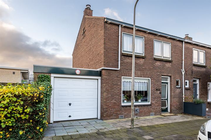 Hoflaan 17 in Middelharnis foto