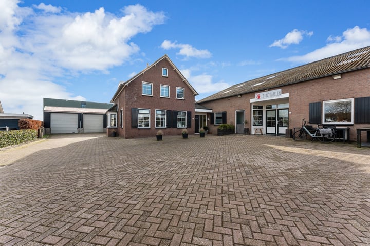 Hofwegen 24 in Bleskensgraaf ca foto