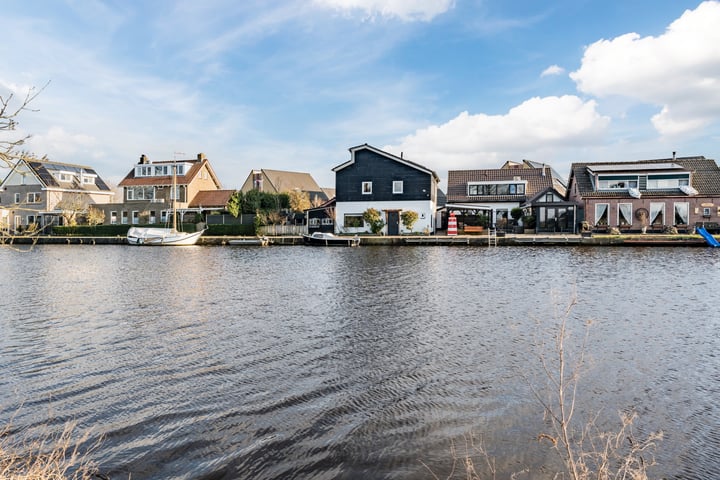 Hoge Rijndijk 84 in Nieuwerbrug aan den Rijn