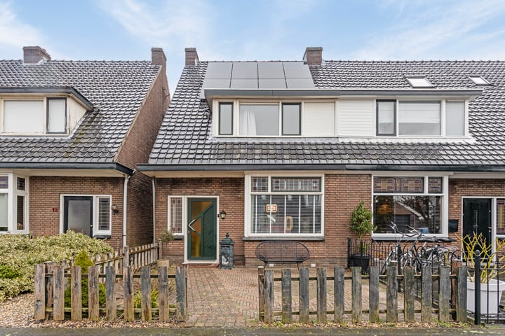 Hogeweidseweg 10 in Tiel foto