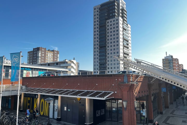 Hogewerf 77 in Vlaardingen foto