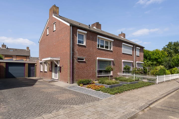 Hollandiastraat 2 in Weert foto