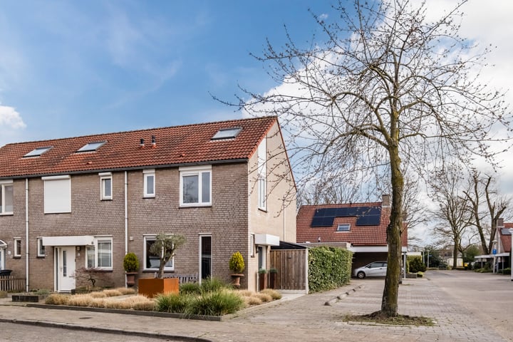 Honfleurlaan 1 in Eindhoven foto