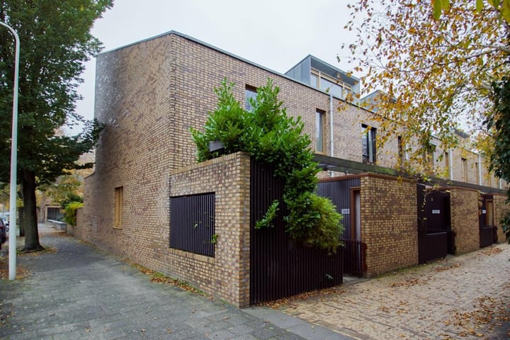 Hongarenburg 168 in 's-Gravenhage foto