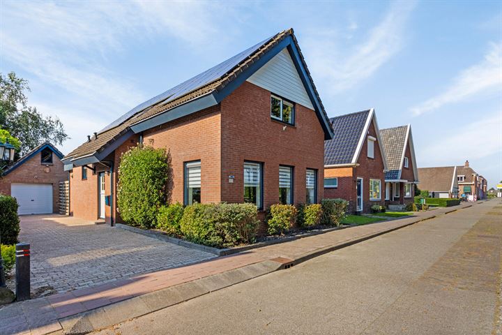 Hoofdkanaal WZ 103 in Emmer-Compascuum foto