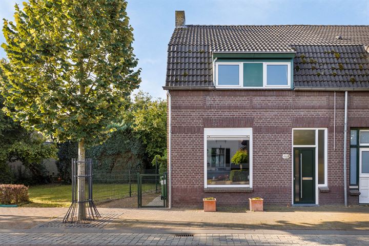 Hoofdstraat 100 in Posterholt foto