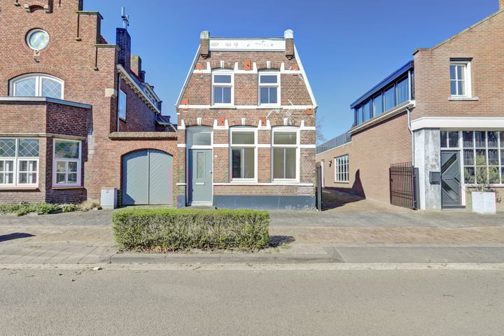 Hoofdstraat 135 in Rijen foto