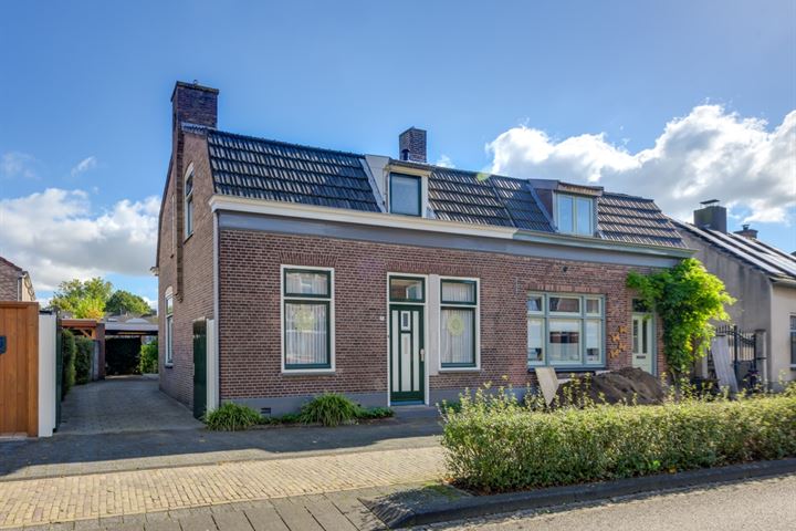 Hoofdstraat 144 in Rijen foto
