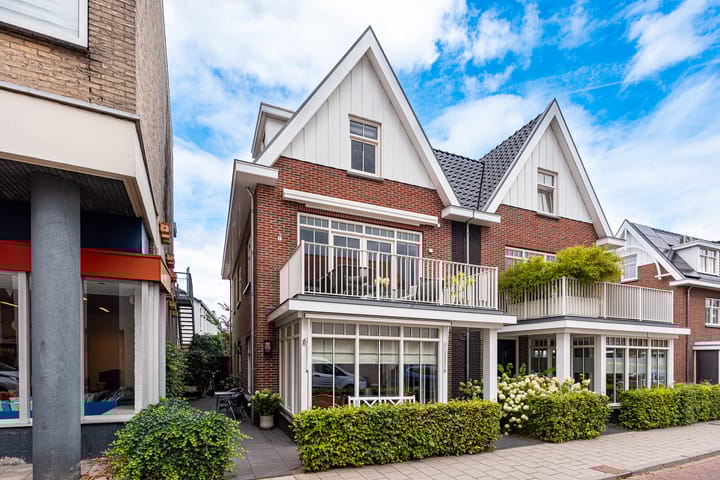 Hoofdstraat 19A in Baarn foto