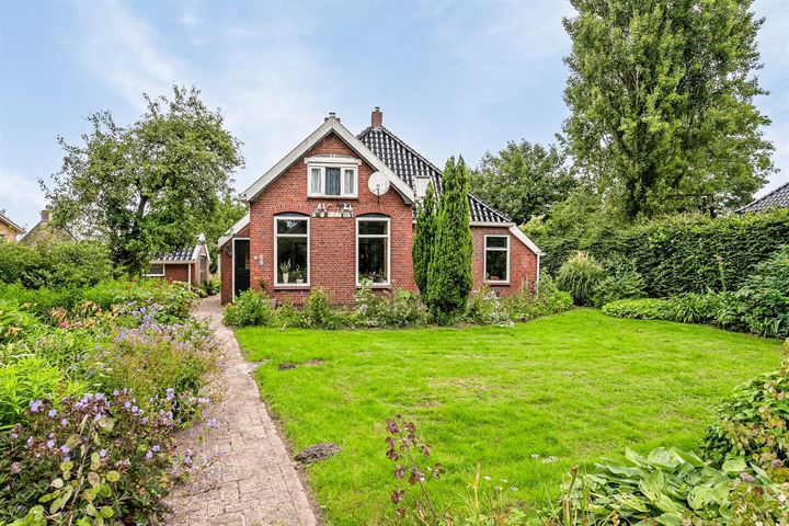Hoofdstraat 239 in Oostwold foto